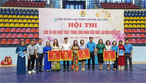Công đoàn Trường MN Đa Tốn tham dự Hội thi  Cắm tỉa hoa quả nghệ thuật  trong công nhân viên chức lao động huyện Gia Lâm năm 2022